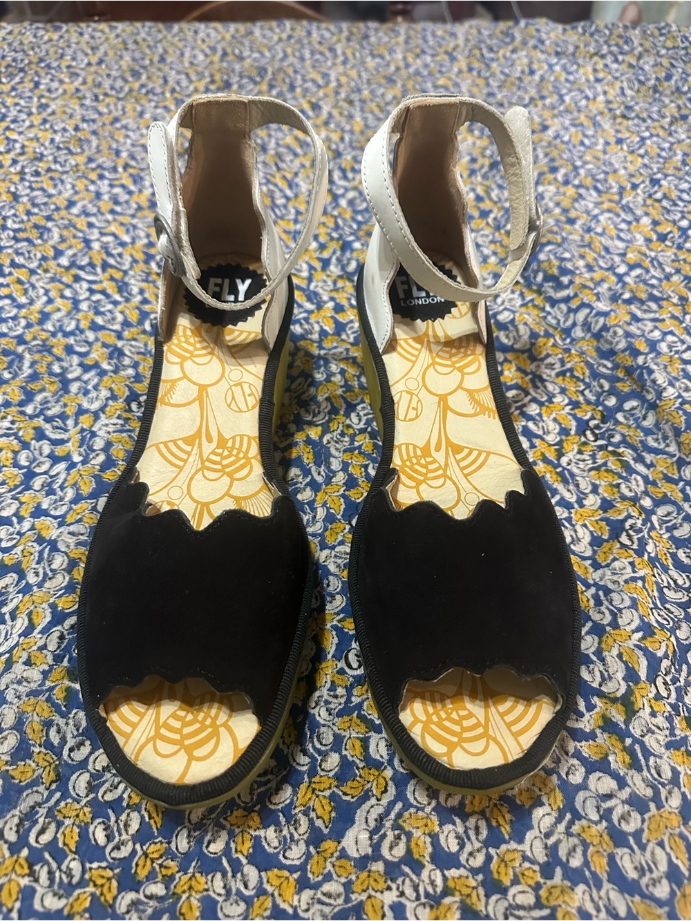 NWT Fly London Pine sandals